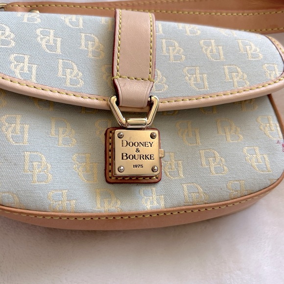 Dooney & Bourke wristlet with click/snap closure, tan & blue w/ gold hardware - Picture 2 of 11